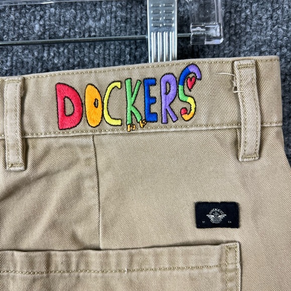 Dockers Shorts Men's 32 Pride Castro‎ Slim Fit Khaki Casual Summer Colorful - Picture 3 of 9